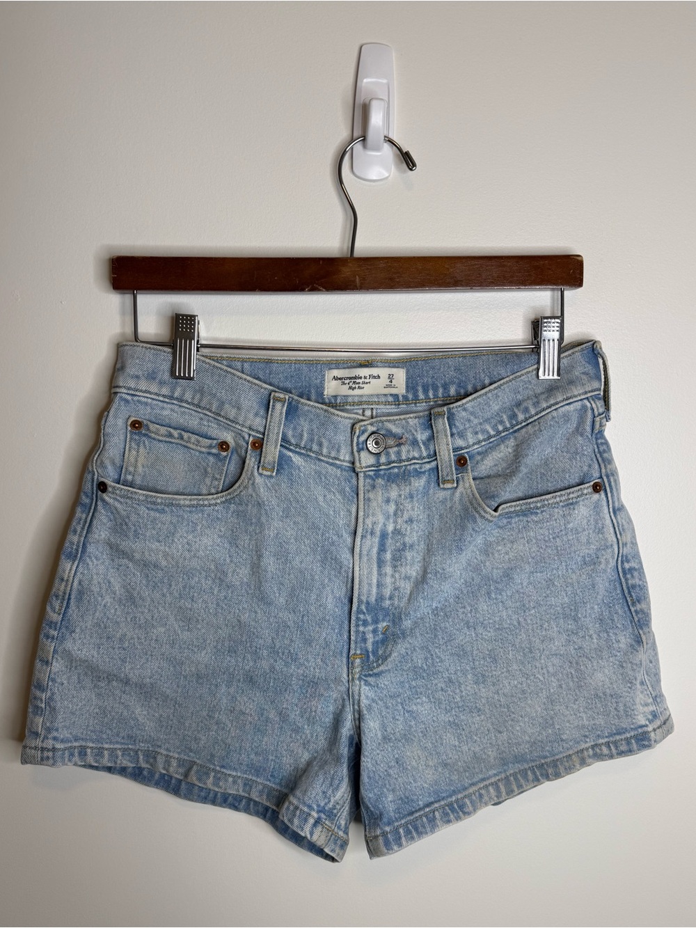Abercrombie & Fitch Light Blue Denim High rise Shorts 4” mom short size 27 / 4